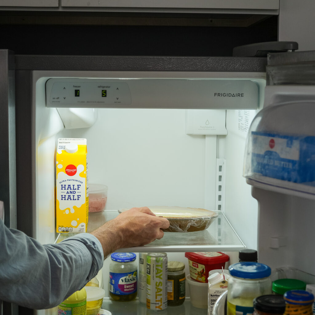 putting key lime pie in refrigerator
