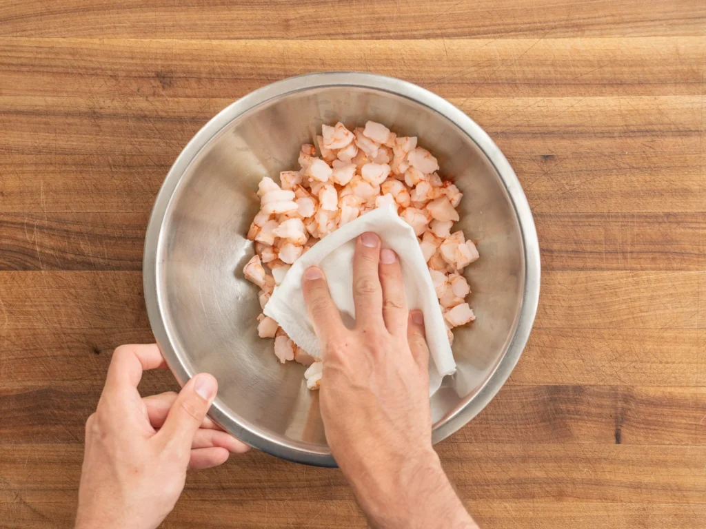 drying shrimp pieces with paper towel